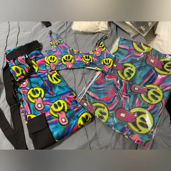 iHeartRaves Psychedelic Smiley Set - Blue and Pink - Picture 1 of 6